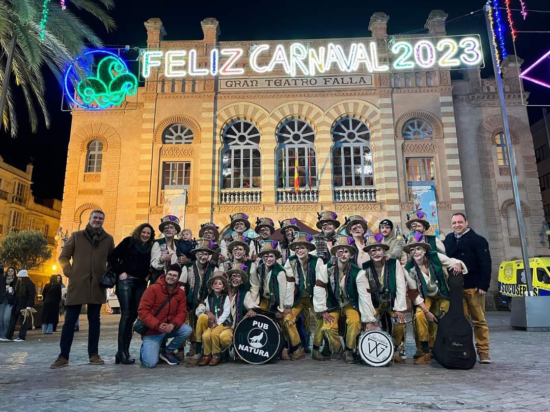 El grupo ‘La Comparsa de El Plumi’ (2023) #CarnavalFuentes23